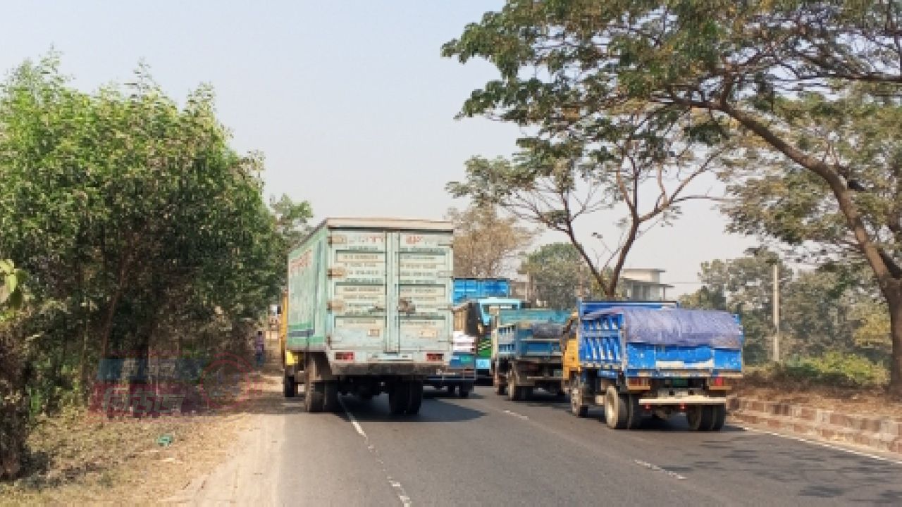 ঢাকা-চট্টগ্রাম হাইওয়ে রোডে,তীব্র যানজট 