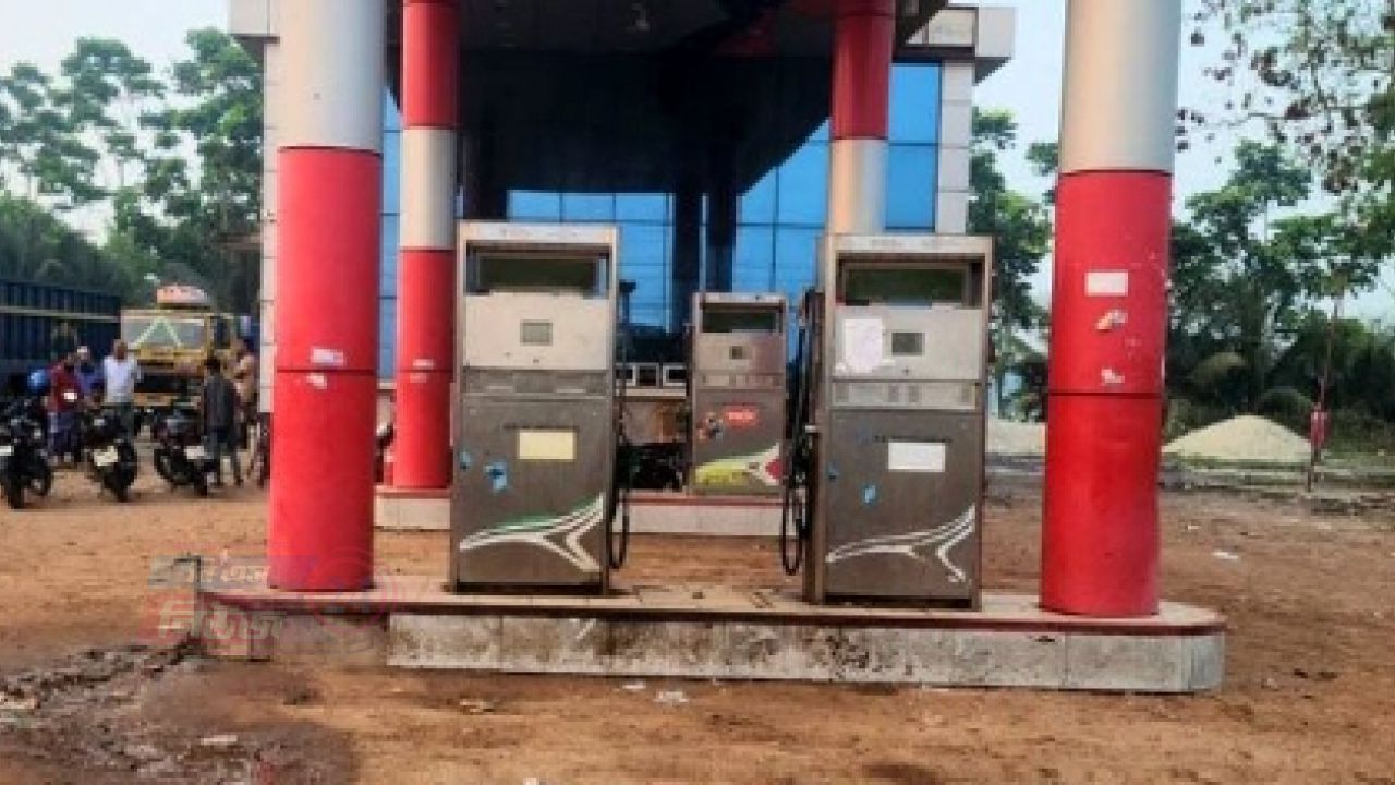 নড়াইলে তেল না পেয়ে পাম্প ম্যানেজারকে ট্রাক চাপা দিয়ে হত্যার অভিযোগ