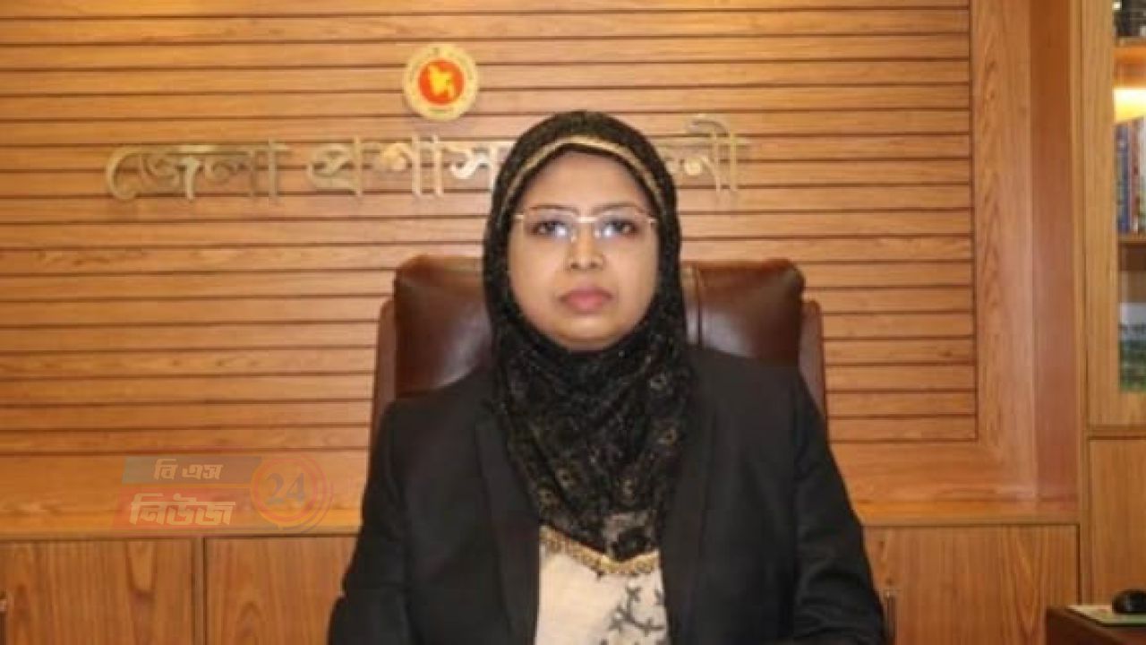 ফেনীর জেলা প্রশাসক মনিরা হককে বদলি করে জনপ্রশাসন মন্ত্রণালয়ে সংযুক্ত
