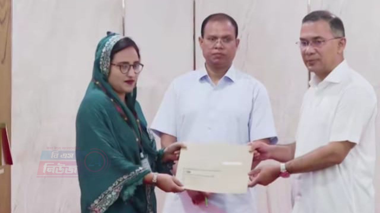 জুলাই আন্দো/লনে গু/ম, হ/ত্যা ও নি/র্যা/তনের শি/কার পরিবারের ৭৪ সদস্য পেলেন চাকরির নিয়োগপত্র