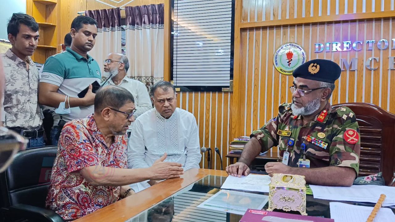 ময়মনসিংহ মেডিকেল কলেজ হাসপাতাল পরিদর্শনে স্বাস্থ্যমন্ত্রী, চিকিৎসা সেবার মানোন্নয়নে দিলেন ৫ দফা নির্দেশনা
