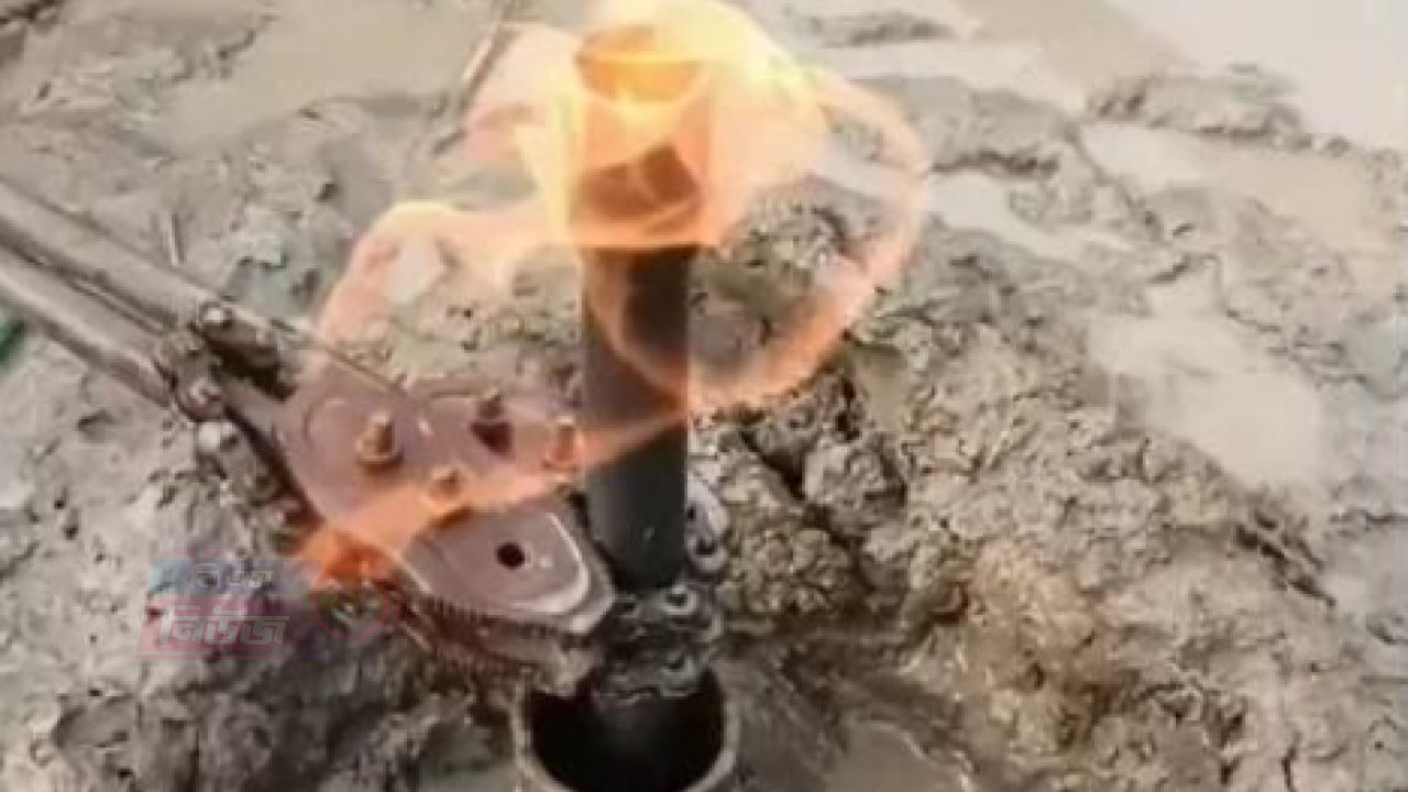 কক্সবাজারের ইনানীতে নলকূপ খননকালে গ্যাসের আ/গুন, ২৪ ঘণ্টা পরও নিয়ন্ত্রণে আসেনি